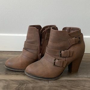 Size 6 heeled bootie